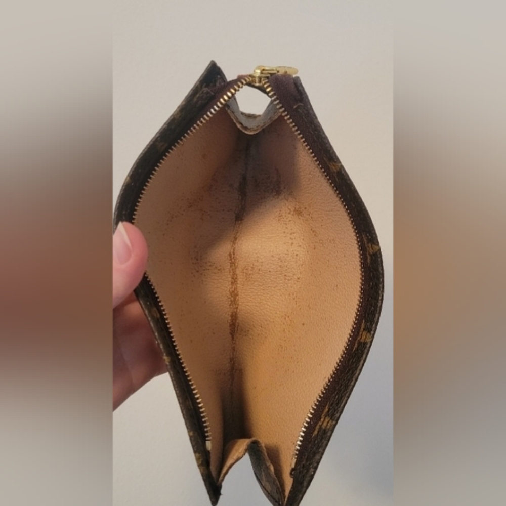 100% Authentic Louis Vuitton Pouch - Picture 9 of 10